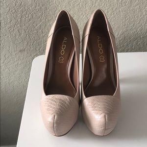 Closed toe platform pump heels